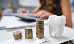 Dental implant cost estimate in Ontario with tooth model and calculator